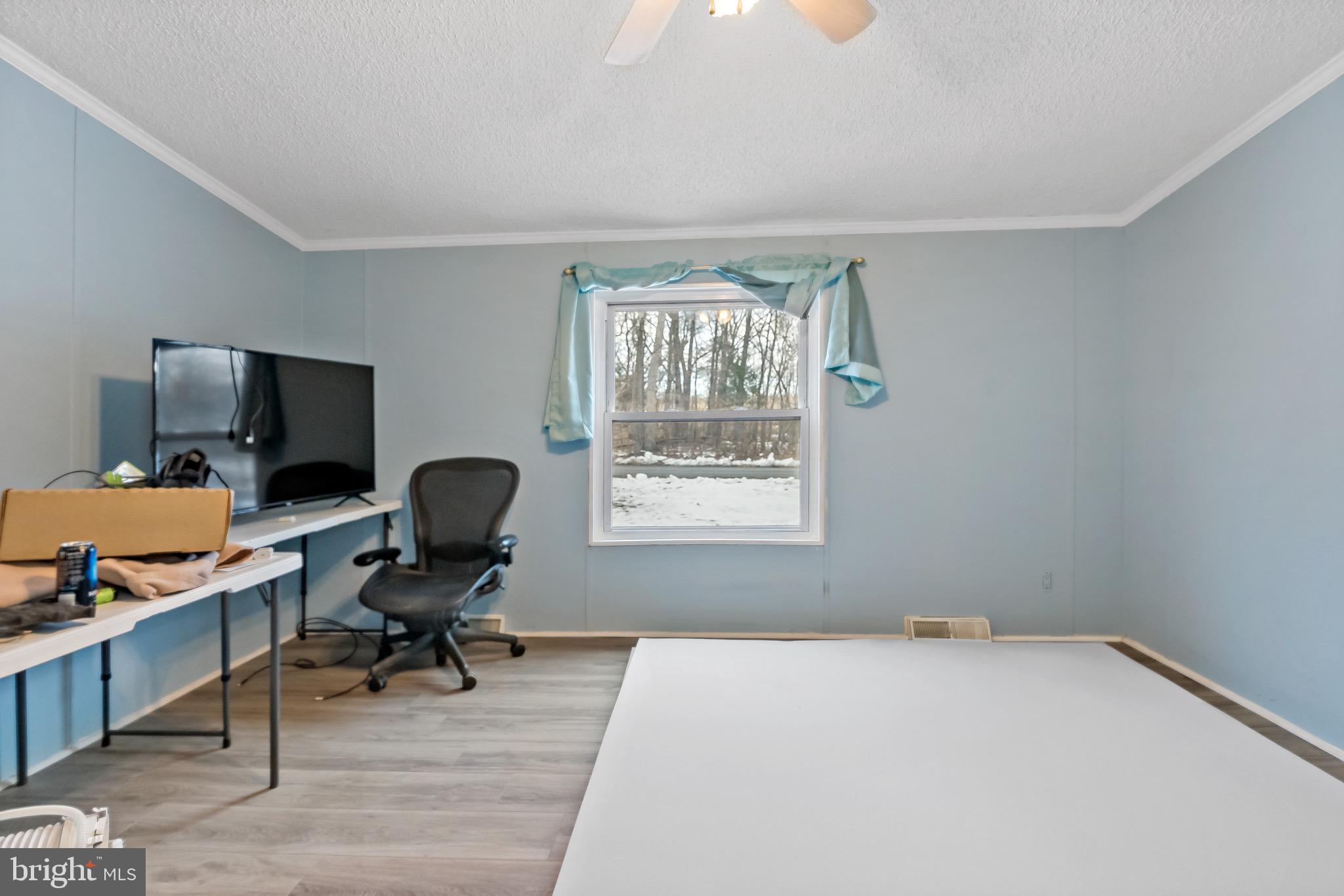 233 Short Road Kearneysville, WV 25430 - Photo 17 of 36 a workspace with a window