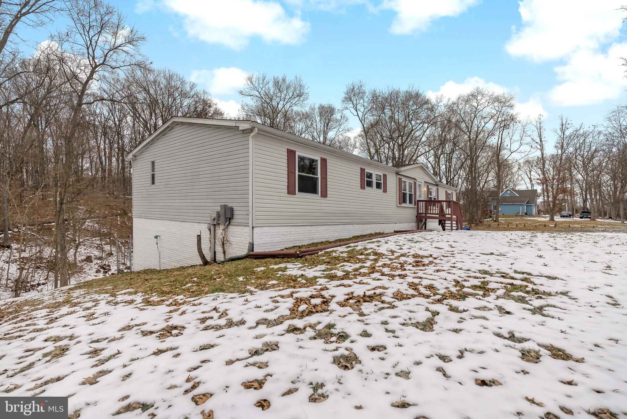 233 Short Road Kearneysville, WV 25430 - Photo 6 of 36 a backyard of a house