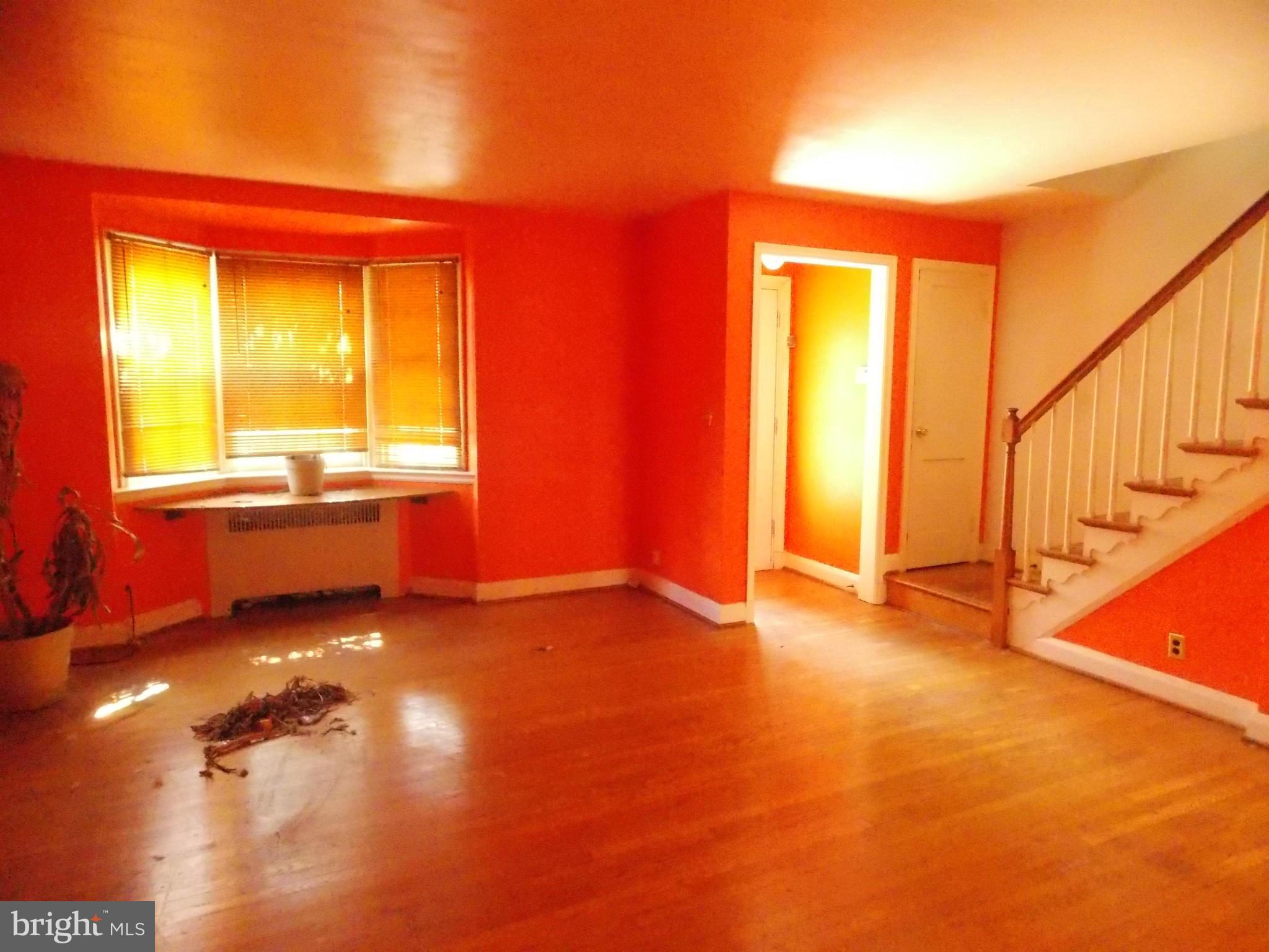 1636 Roundhill Road Baltimore, MD 21218 - Photo 4 of 7 Living Room
