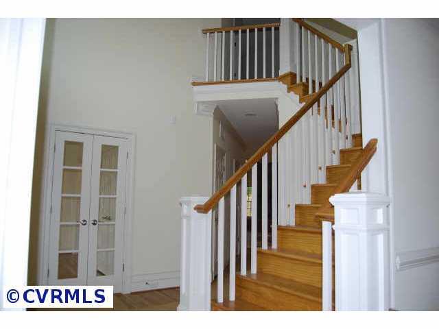 565 Raleigh Manor Road Richmond, VA 23229 - Photo 3 of 10 Gallery Image 3