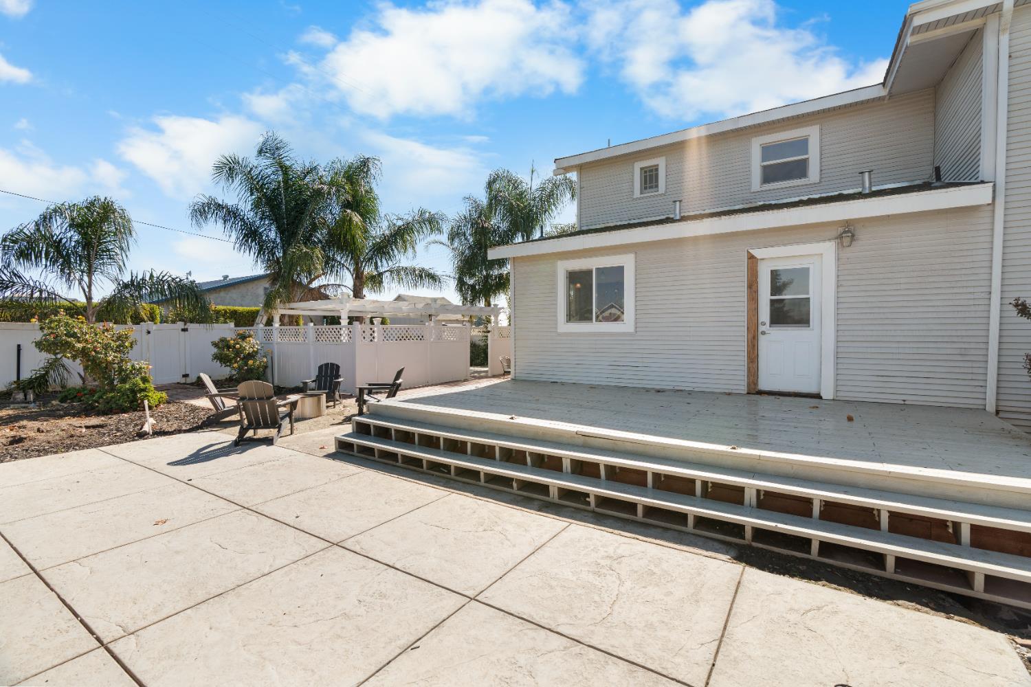 6539 East Peltier Road Acampo, CA 95220 - Photo 31 of 70 a view of a house with a patio