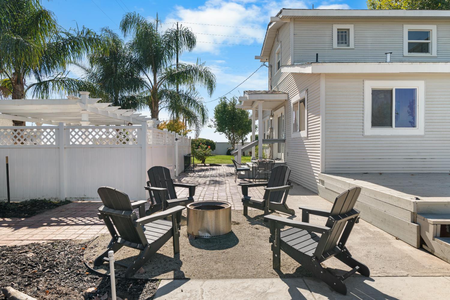 6539 East Peltier Road Acampo, CA 95220 - Photo 33 of 70 a view of a patio with table and chairs and potted plants