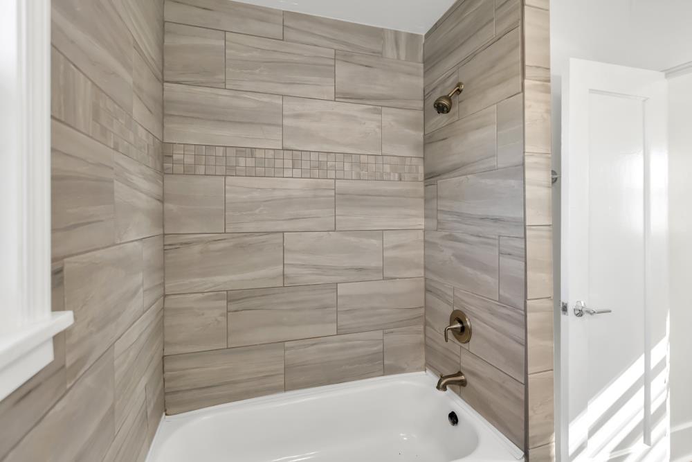 6539 East Peltier Road Acampo, CA 95220 - Photo 61 of 70 a bathroom with a bathtub and shower