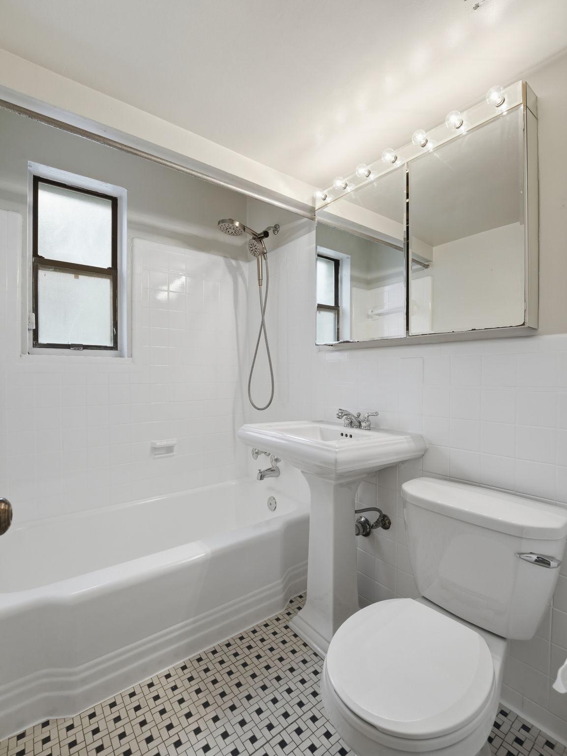 3835 Davis Place Northwest, Unit 2 Washington, DC 20007 - Photo 11 of 26 6'6" x 4'10"