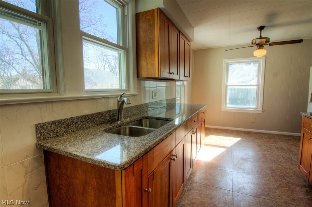 1619 Richmond Road Cleveland, OH 44124 - Photo 9 of 21