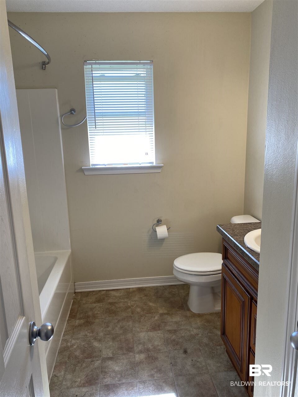 17717 East View Loop Foley, AL 36535 - Photo 12 of 19 Guest Bath