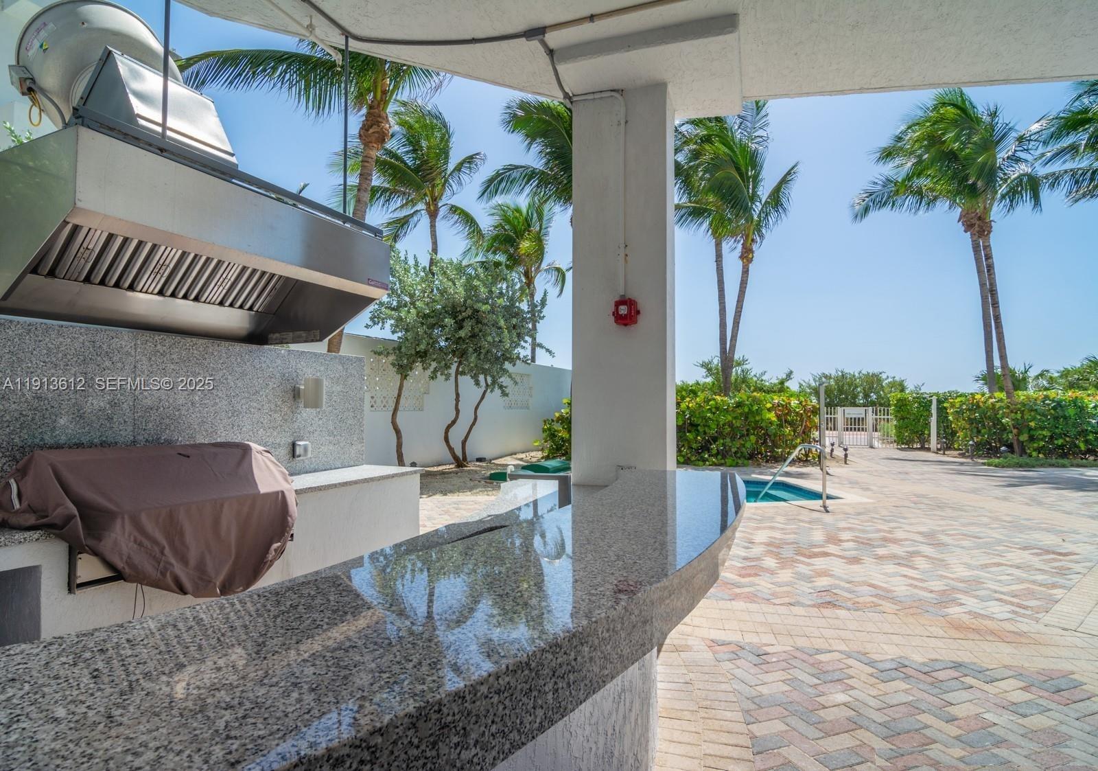 6515 Collins Avenue, Unit 1007 Miami Beach, FL 33141 - Photo 17 of 31