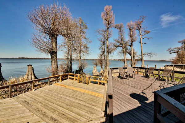 $500,000 | 1225 Lake Drive, Hornbeak, TN 38232