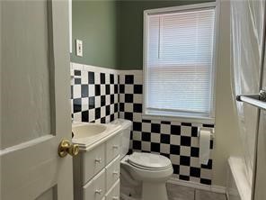 180 Yorktown Road North Kingstown, RI 02852 - Photo 4 of 5