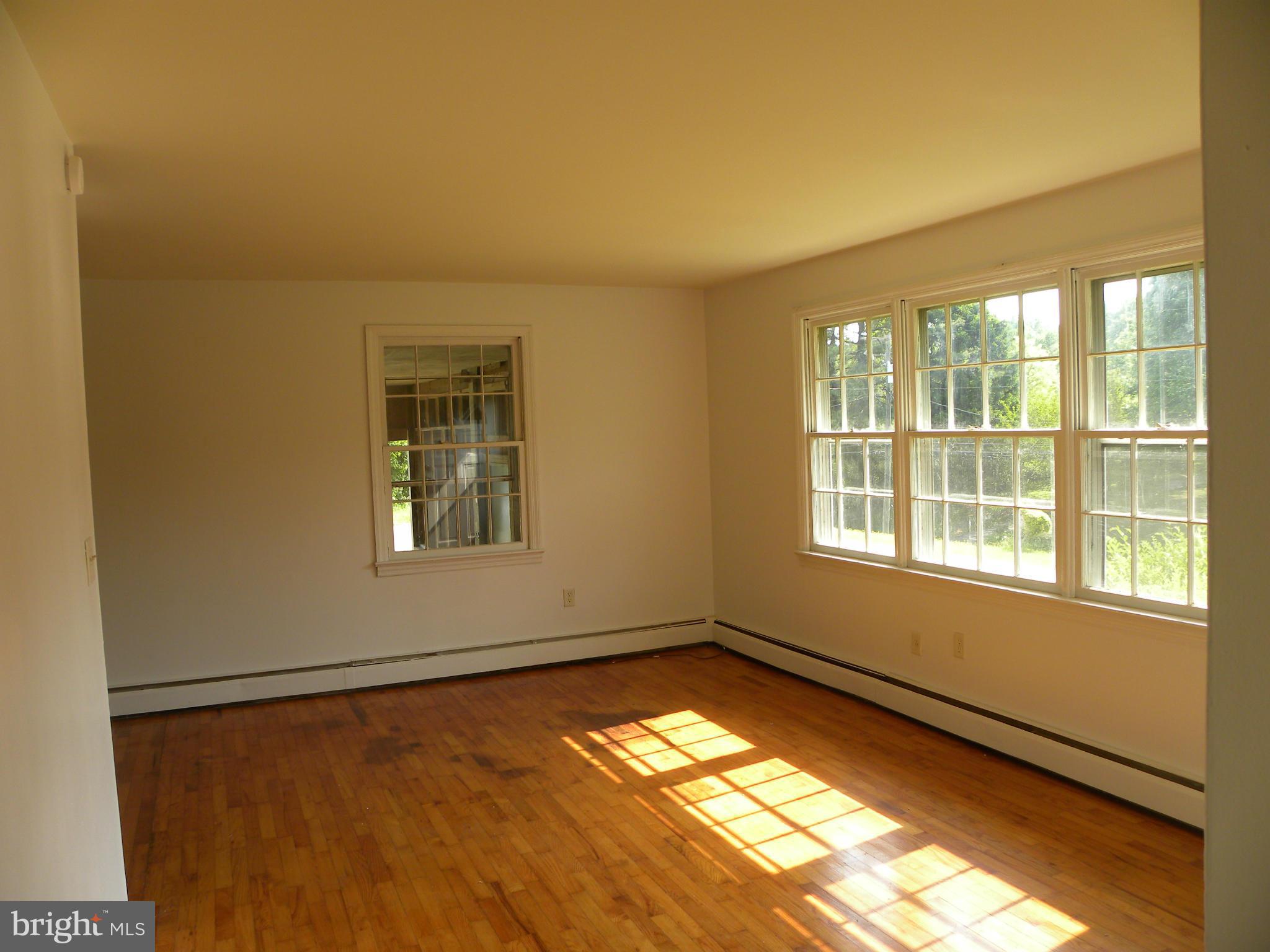 9030 Fairlee Road Chestertown, MD 21620 - Photo 4 of 11 Living Room