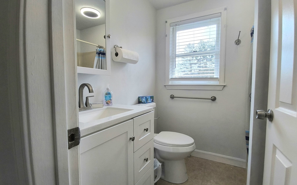 154 Dudley Oxford Road Dudley, MA 01571 - Photo 26 of 42