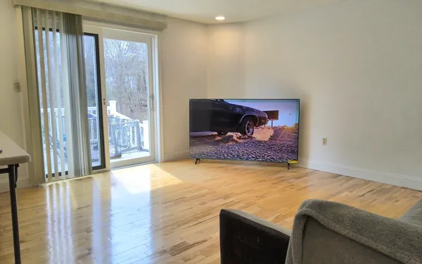 $749,999 | 154 Dudley Oxford Road, Dudley, MA 01571