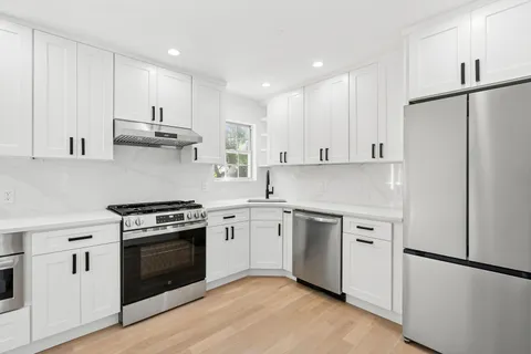 $1,250,000 | 13 Shore Road, Hampton Bays, NY 11946