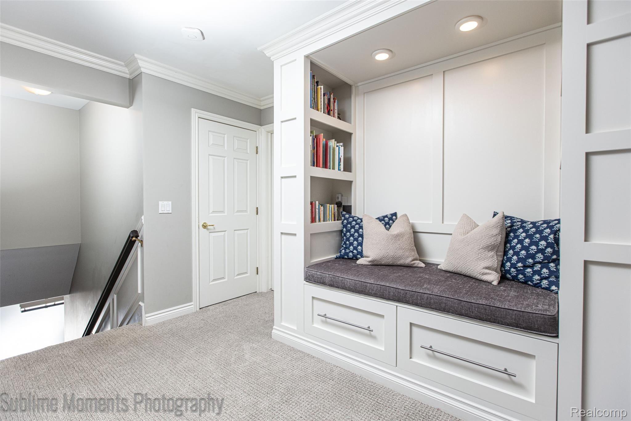 520 Springview Drive Rochester, MI 48307 - Photo 36 of 58 36 - 2nd Floor Reading Nook.jpg