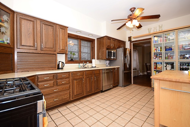 269 Gage Road Riverside, IL 60546 - Photo 11 of 24