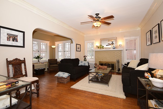 269 Gage Road Riverside, IL 60546 - Photo 4 of 24