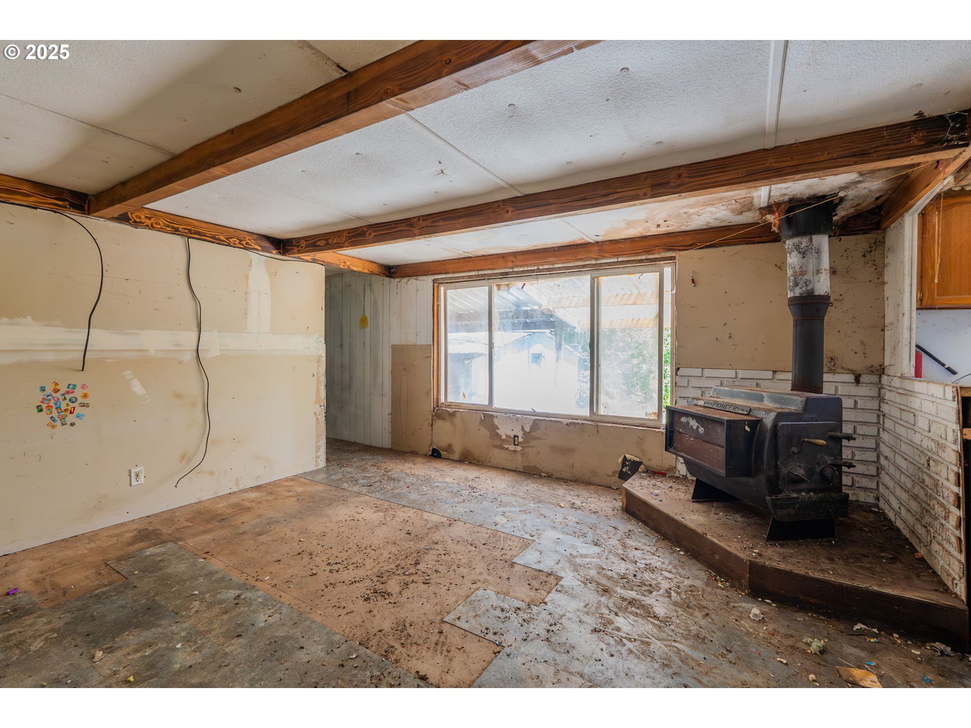 23429 Hall Road Cheshire, OR 97419 - Photo 8 of 15