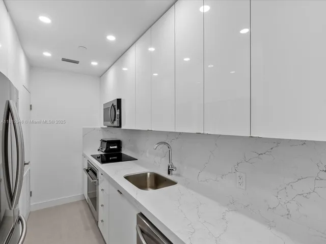 $375,000 | 1200 West Avenue, Unit PH24, Miami Beach, FL 33139