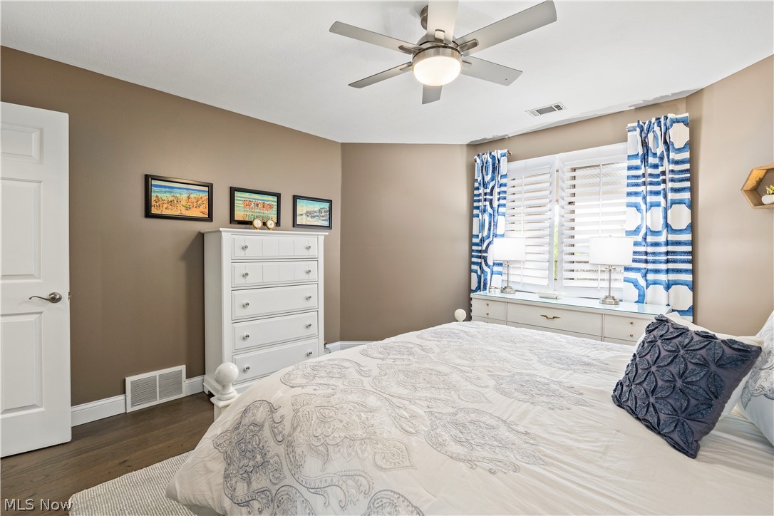 1505 Cleveland Road East, Unit 334 Huron, OH 44839 - Photo 14 of 39 Bedroom 2 and window shutters