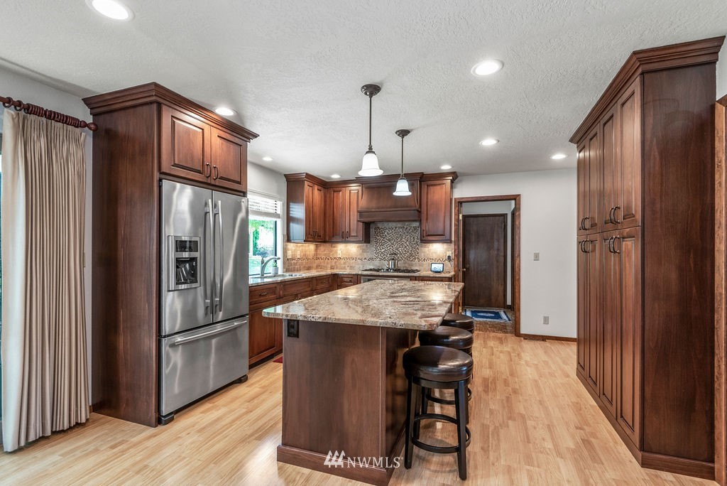 4444 Poplar Way Longview, WA 98632 - Photo 3 of 25 Gallery Image 3