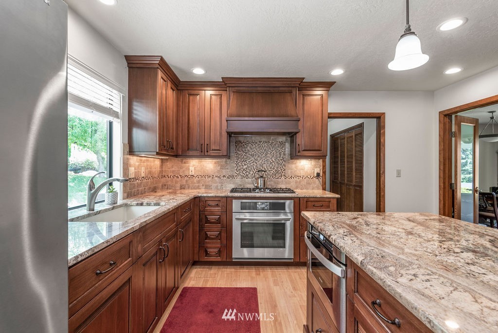 4444 Poplar Way Longview, WA 98632 - Photo 5 of 25 Gallery Image 5