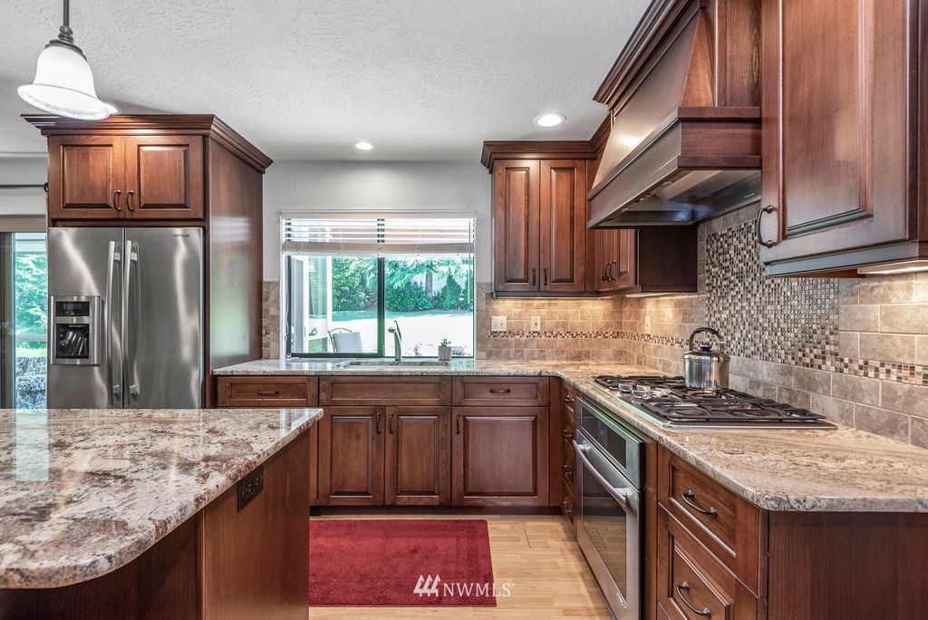 4444 Poplar Way Longview, WA 98632 - Photo 6 of 25 Gallery Image 6
