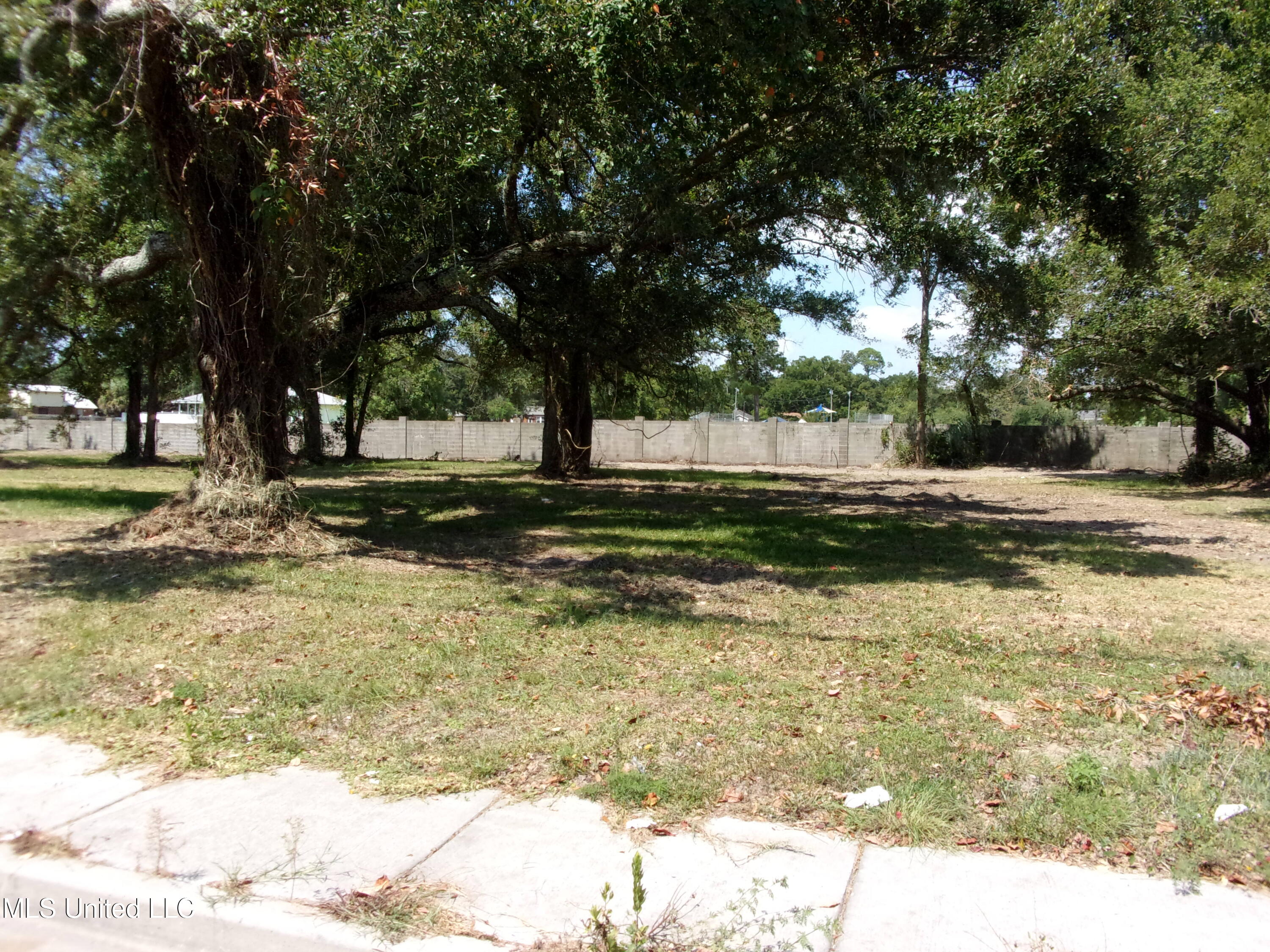 380 Porter Avenue Biloxi, MS 39530 - Photo 5 of 11 100_0157