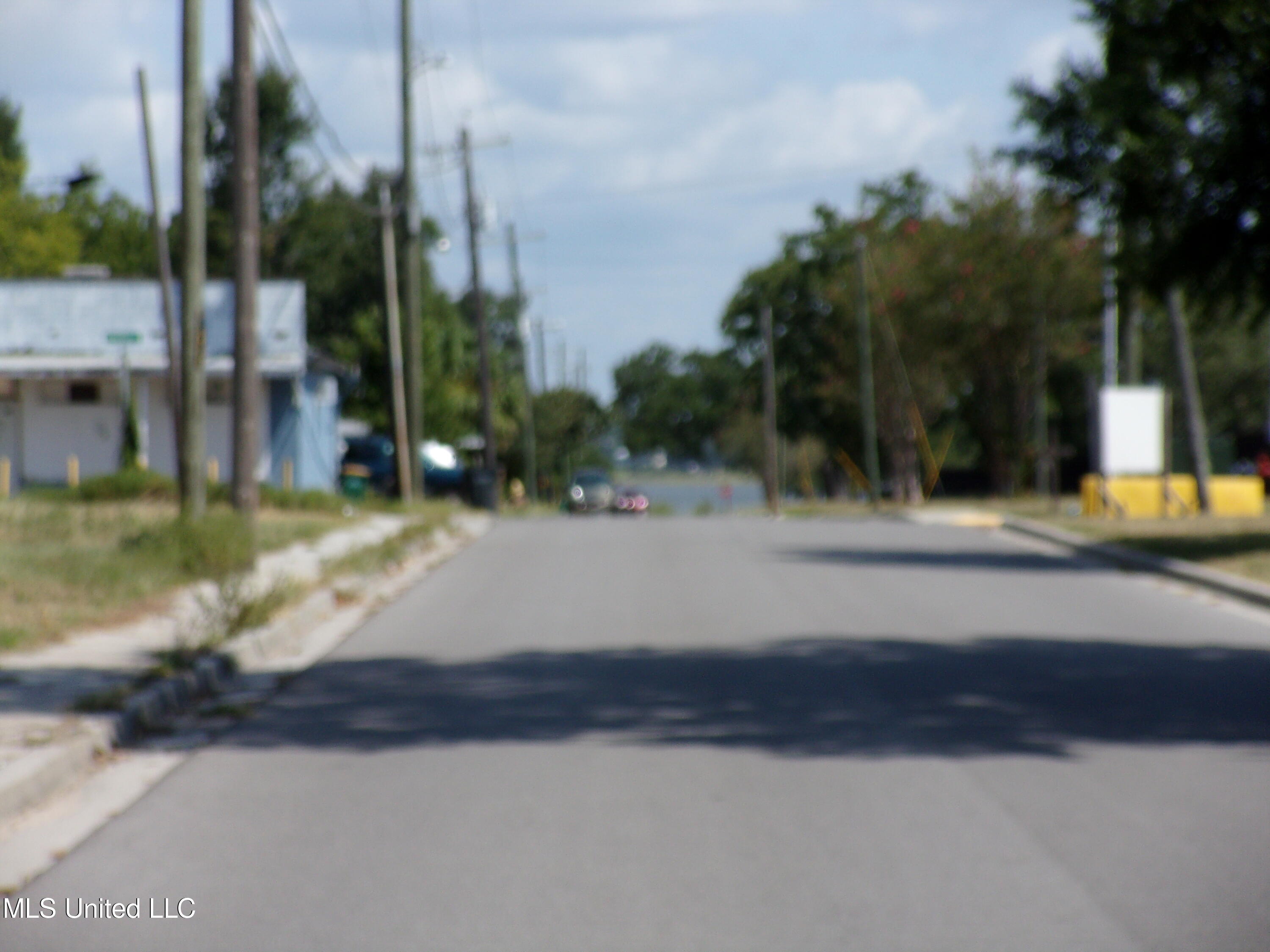 380 Porter Avenue Biloxi, MS 39530 - Photo 7 of 11 100_0159