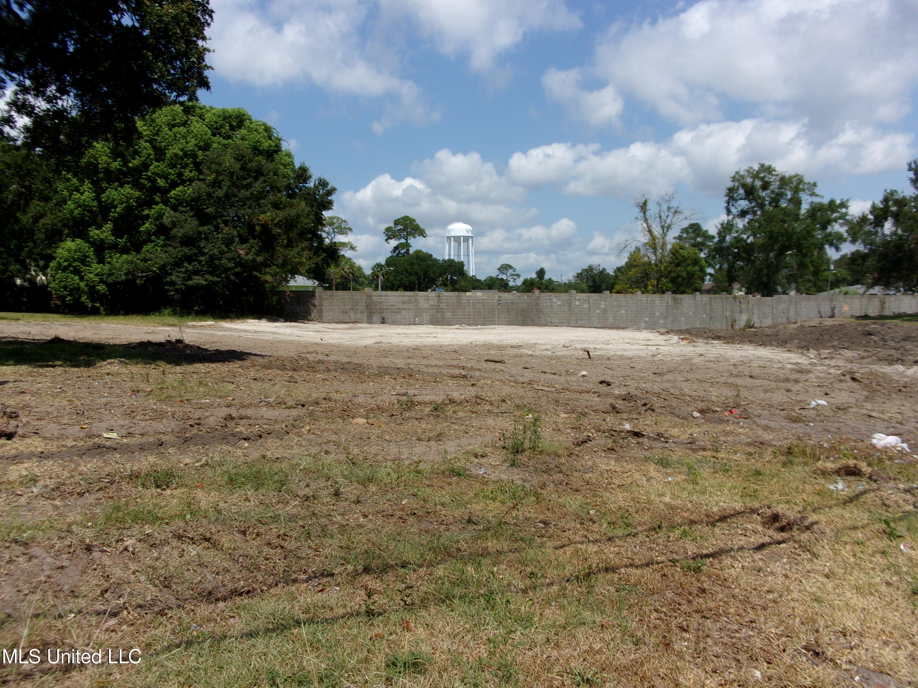 380 Porter Avenue Biloxi, MS 39530 - Photo 9 of 11 100_0161