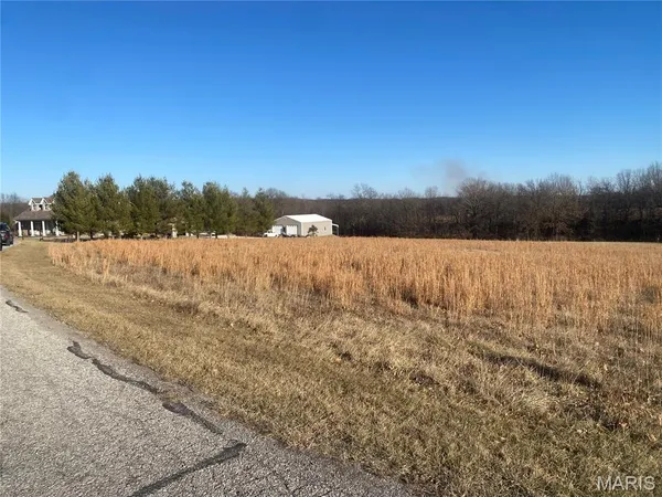 $65,000 | 2 Country Ridge Trail, Hawk Point, MO 63349