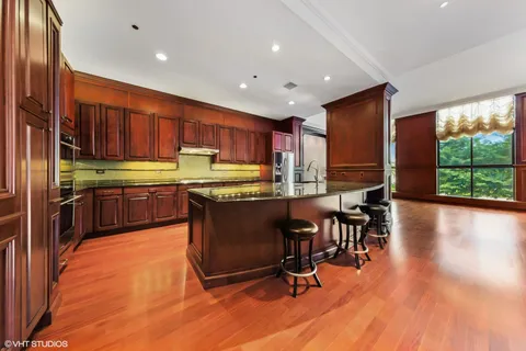$1,450,000 | 310 South Michigan Avenue, Unit 202, Chicago, IL 60604