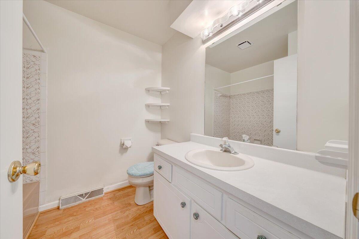 5032 Bruceton Road Southwest Roanoke, VA 24018 - Photo 12 of 44 Hallway bathroom