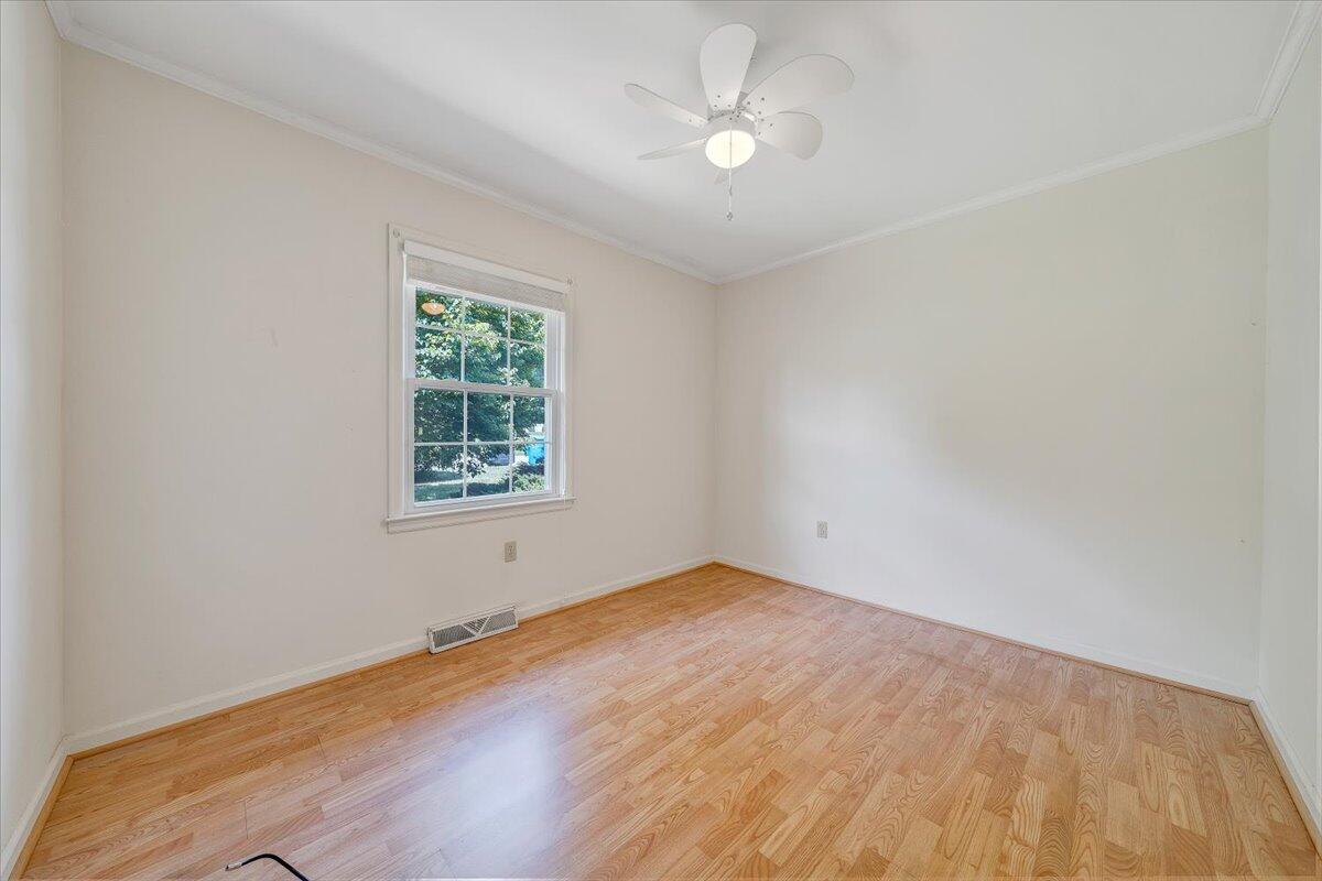 5032 Bruceton Road Southwest Roanoke, VA 24018 - Photo 14 of 44 First bedroom on right