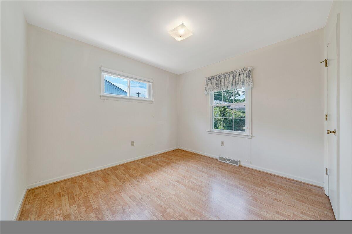 5032 Bruceton Road Southwest Roanoke, VA 24018 - Photo 17 of 44 Bedroom center