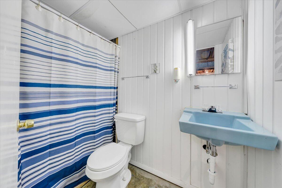 5032 Bruceton Road Southwest Roanoke, VA 24018 - Photo 24 of 44 Downstairs half bath