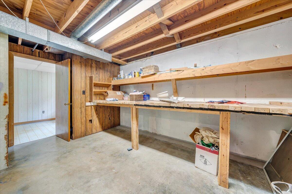 5032 Bruceton Road Southwest Roanoke, VA 24018 - Photo 26 of 44 Storage/work area