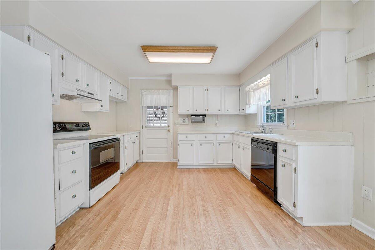 5032 Bruceton Road Southwest Roanoke, VA 24018 - Photo 6 of 44 Kitchen