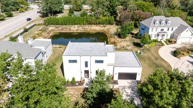 a picture of floor with a white wall