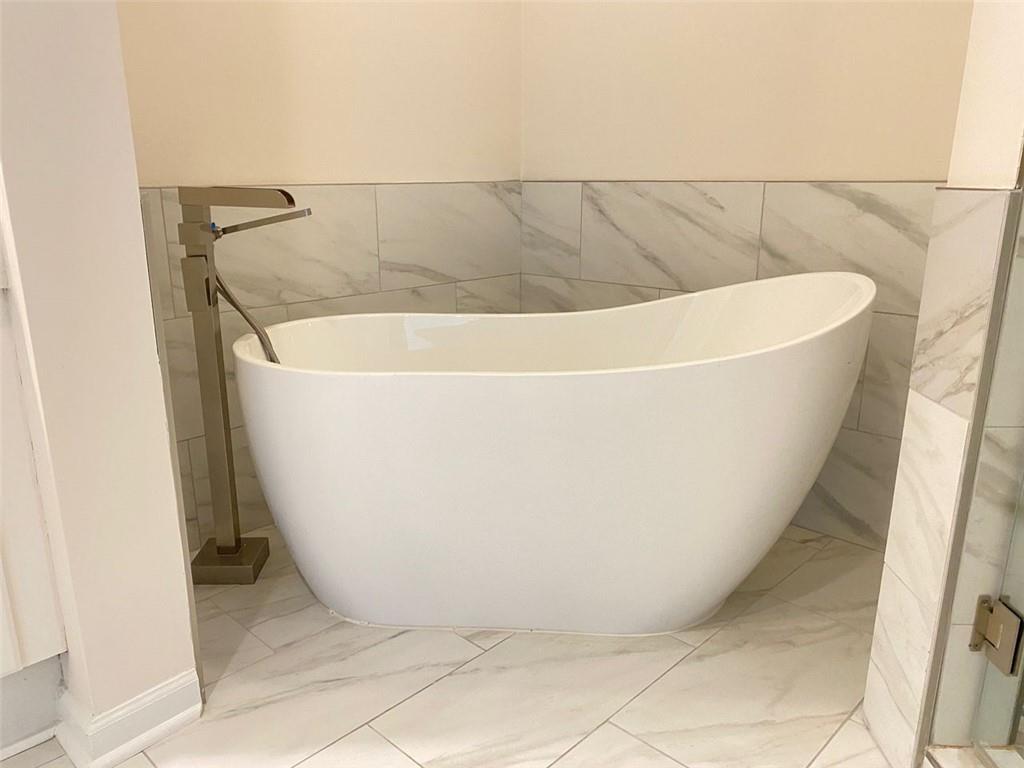3047 Lenox Road Northeast, Unit 1202 Atlanta, GA 30324 - Photo 34 of 69 a view of a bathtub in a bathroom