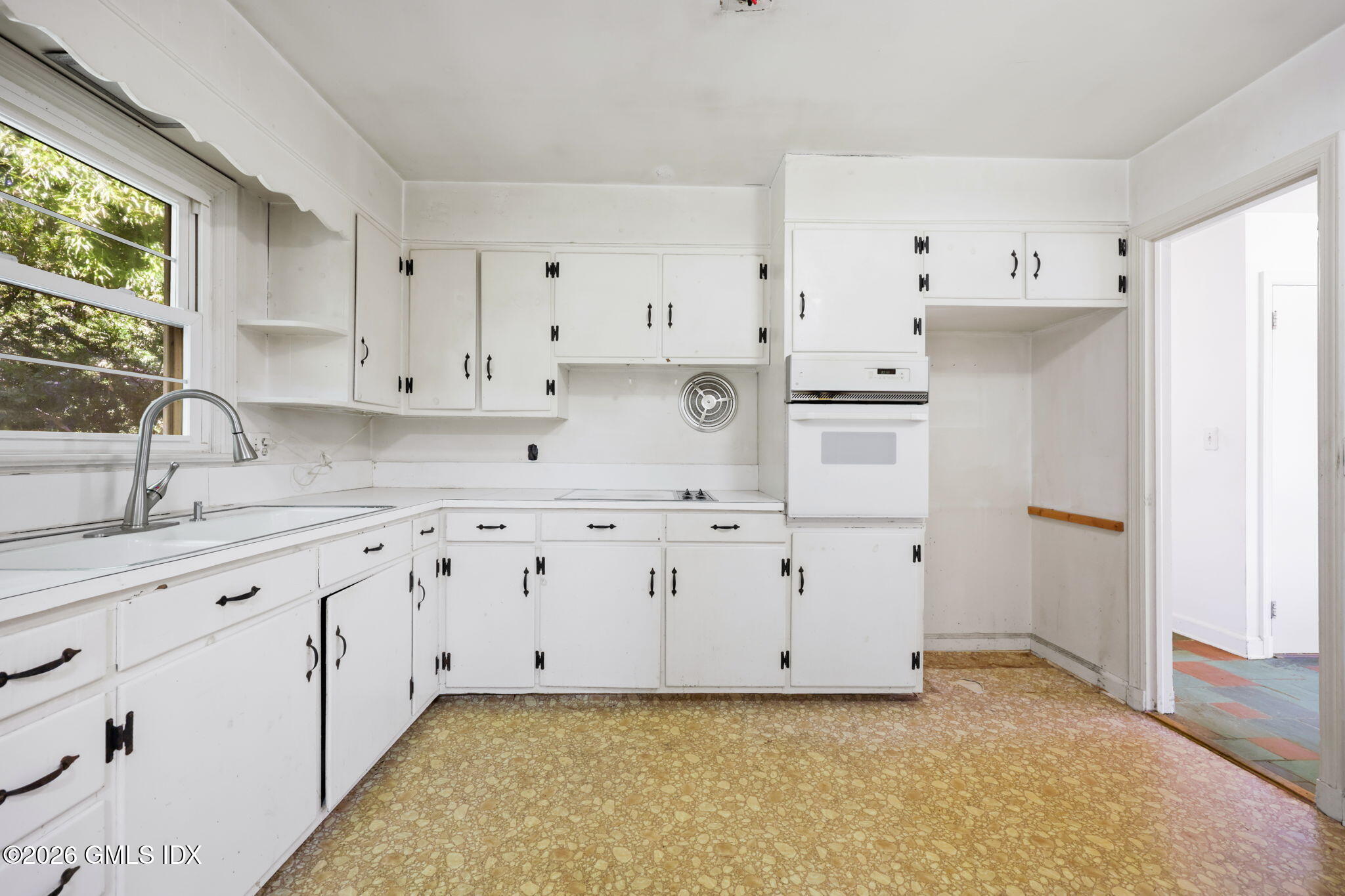 420 Valley Road Cos Cob, CT 06807 - Photo 10 of 19 14-web-or-mls-420-valley-rd