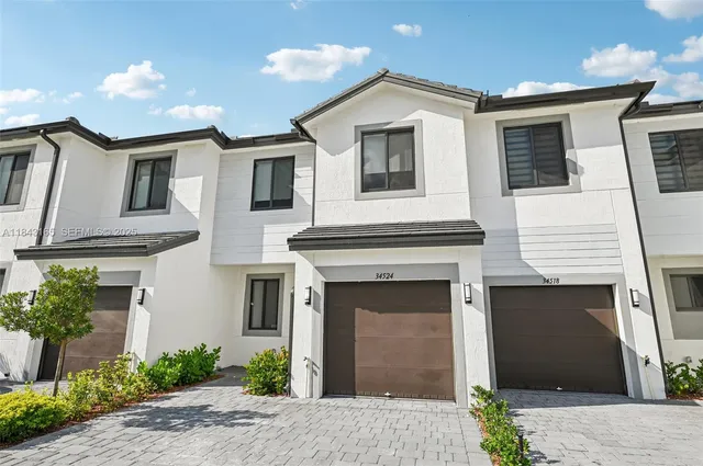 $2,575 | 34524 Southwest 190th Avenue, Unit 34524, Miami, FL 33170
