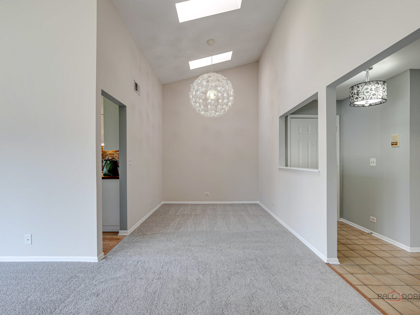 1082 Pine Tree Circle North, Unit 1082 Buffalo Grove, IL 60089 - Photo 9 of 26 an empty room with mirror and entrance