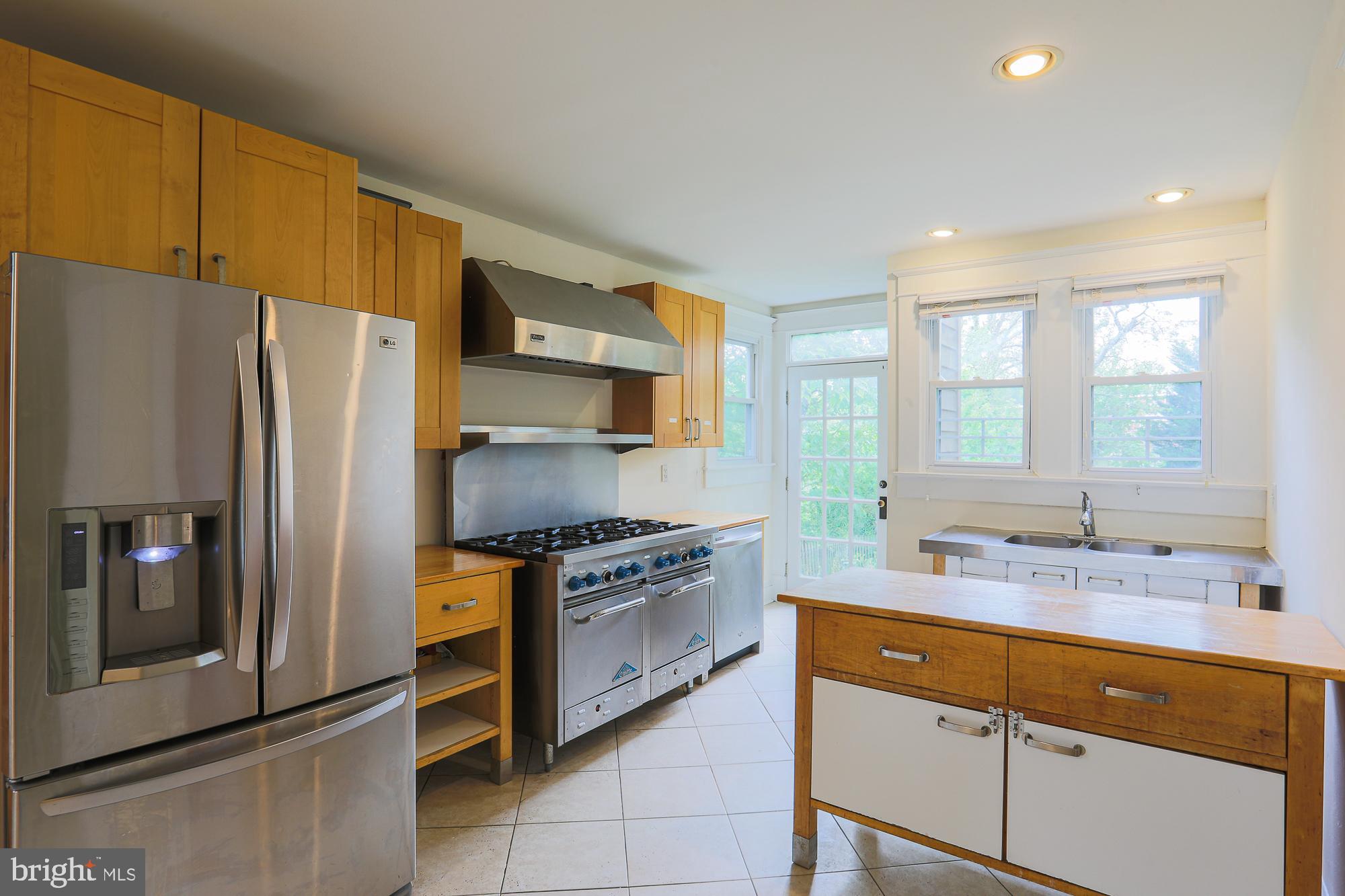 2705 Cheswolde Road Baltimore, MD 21209 - Photo 5 of 23 Gallery Image 5