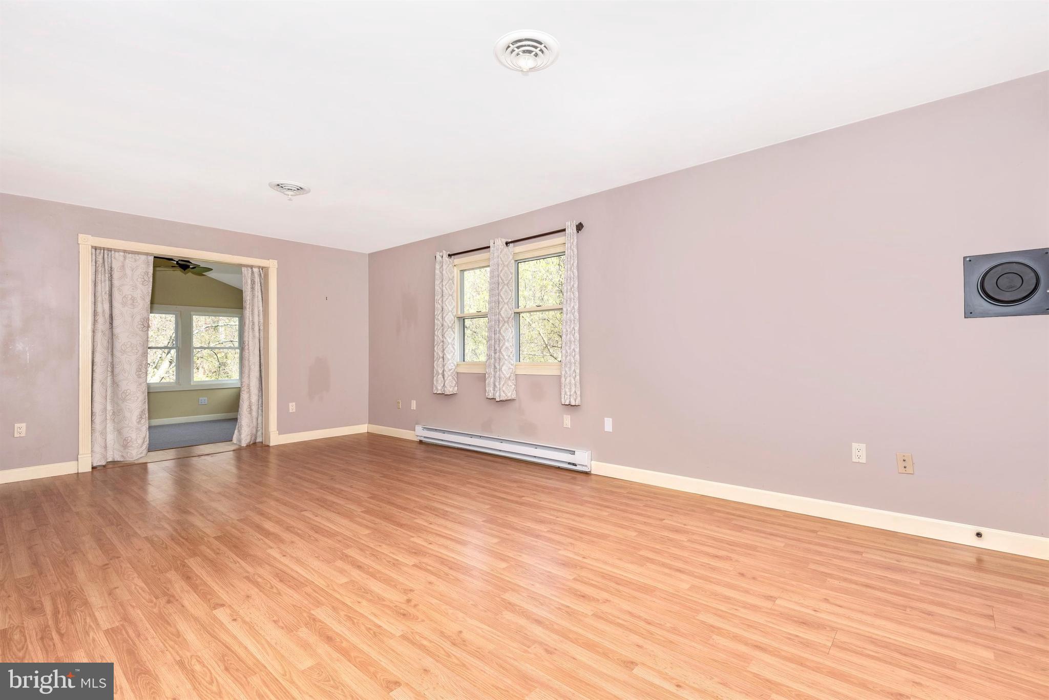 2532 Point Of Rocks Road Knoxville, MD 21758 - Photo 14 of 45 Living Room