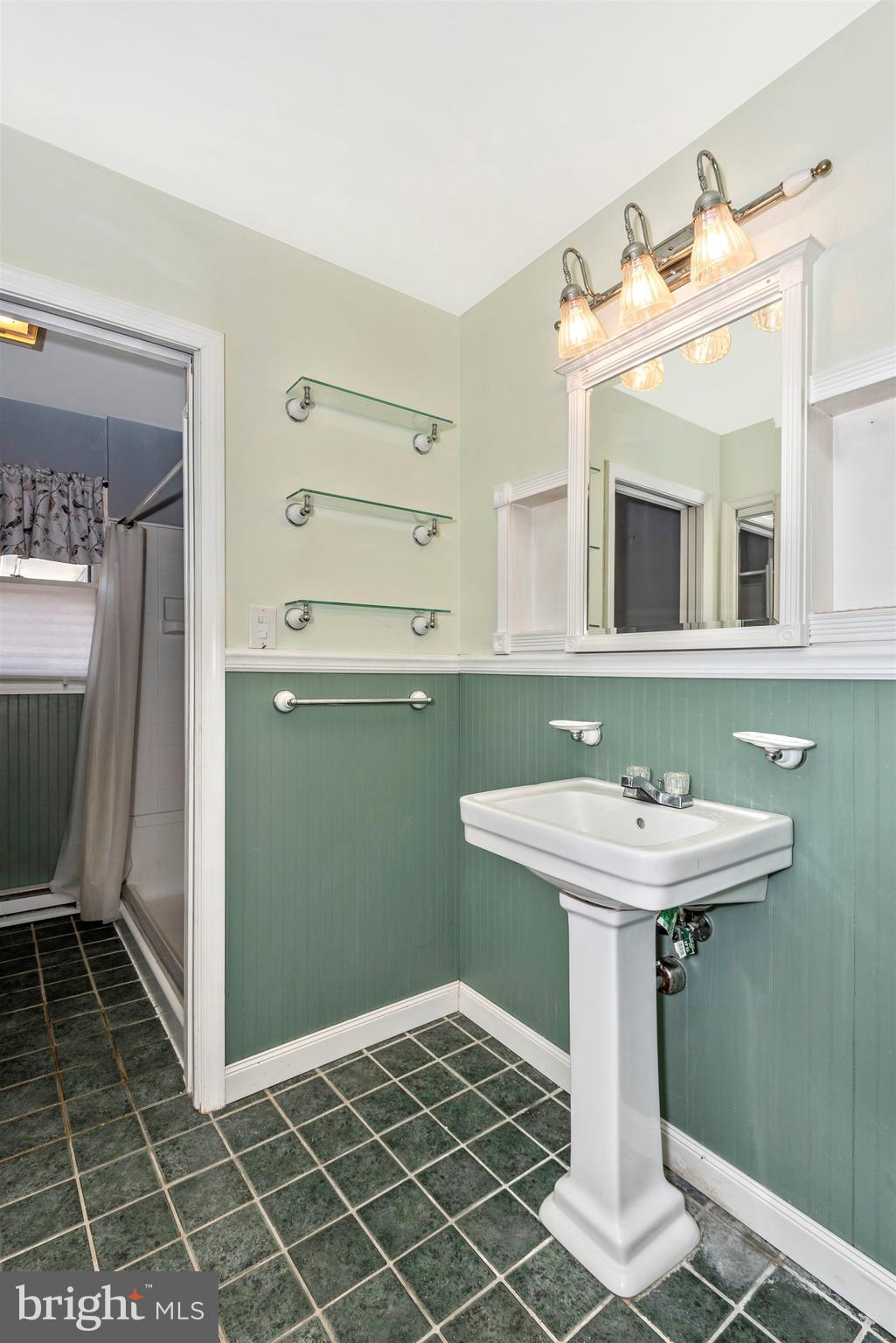 2532 Point Of Rocks Road Knoxville, MD 21758 - Photo 22 of 45 Hall Full Bathroom