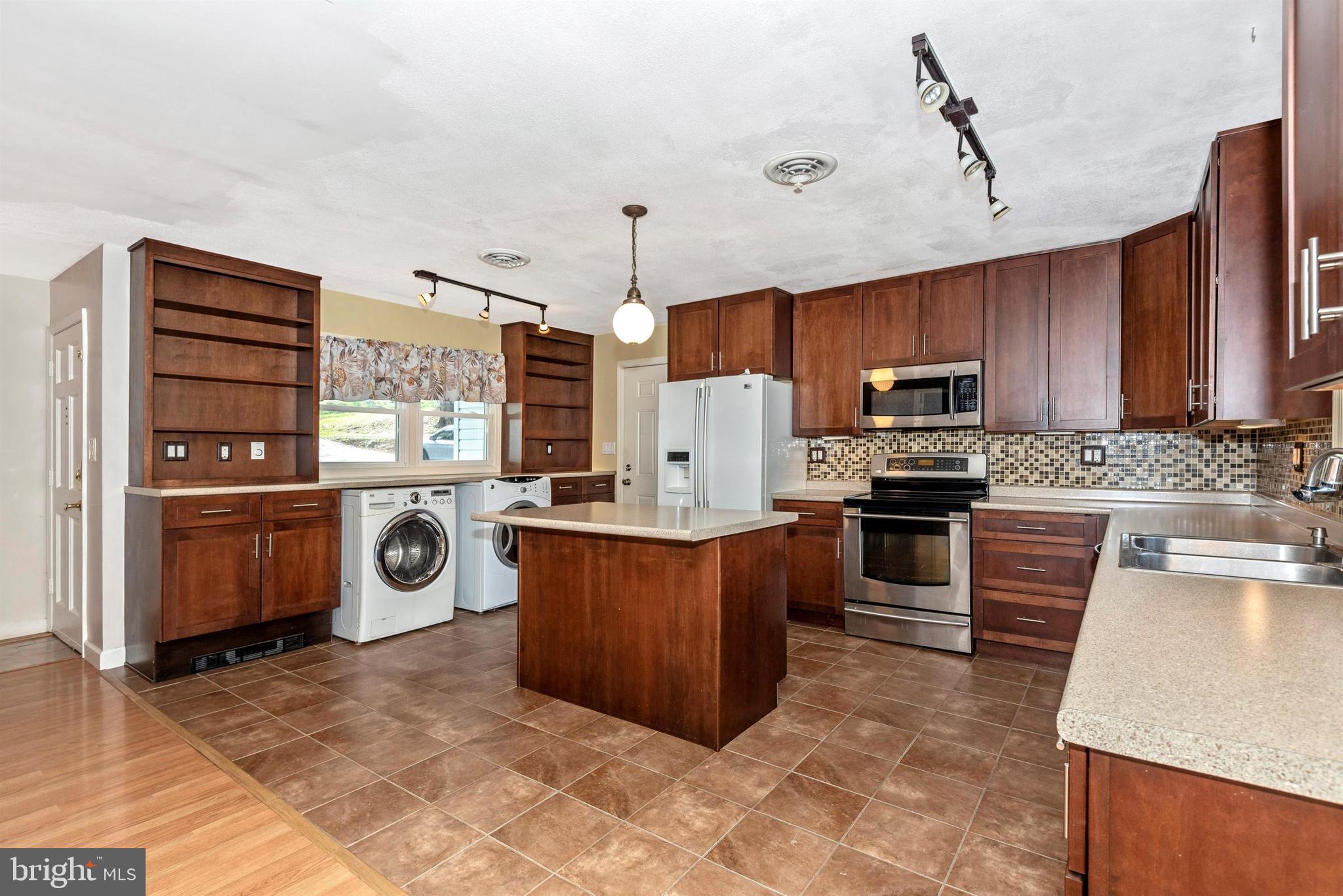 2532 Point Of Rocks Road Knoxville, MD 21758 - Photo 4 of 45 Huge Kitchen With Island