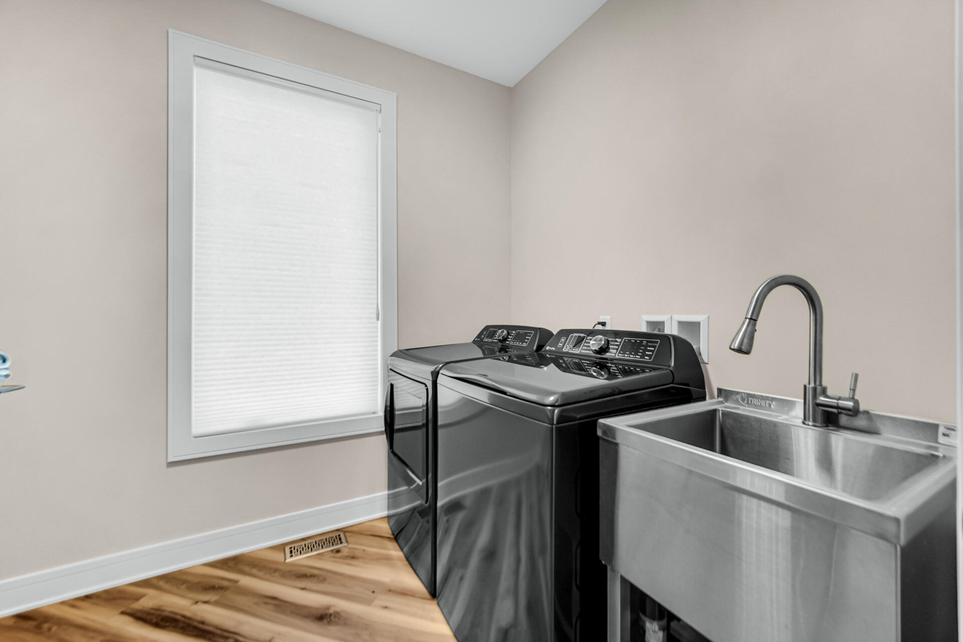 1044 Mulberry Street Hammond, IN 46324 - Photo 15 of 26 1920x1280