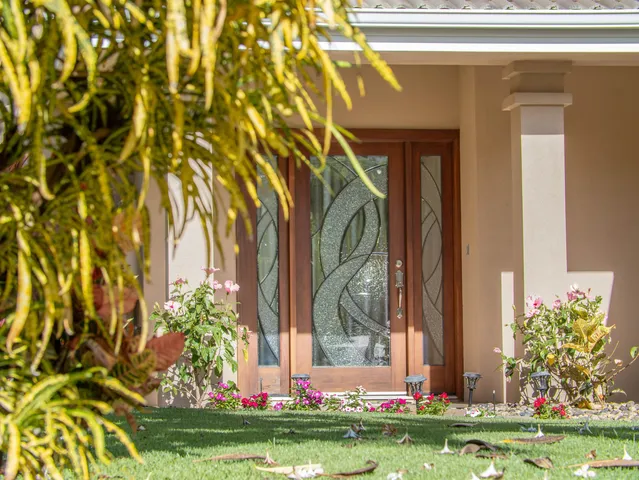 a view of a multi story building