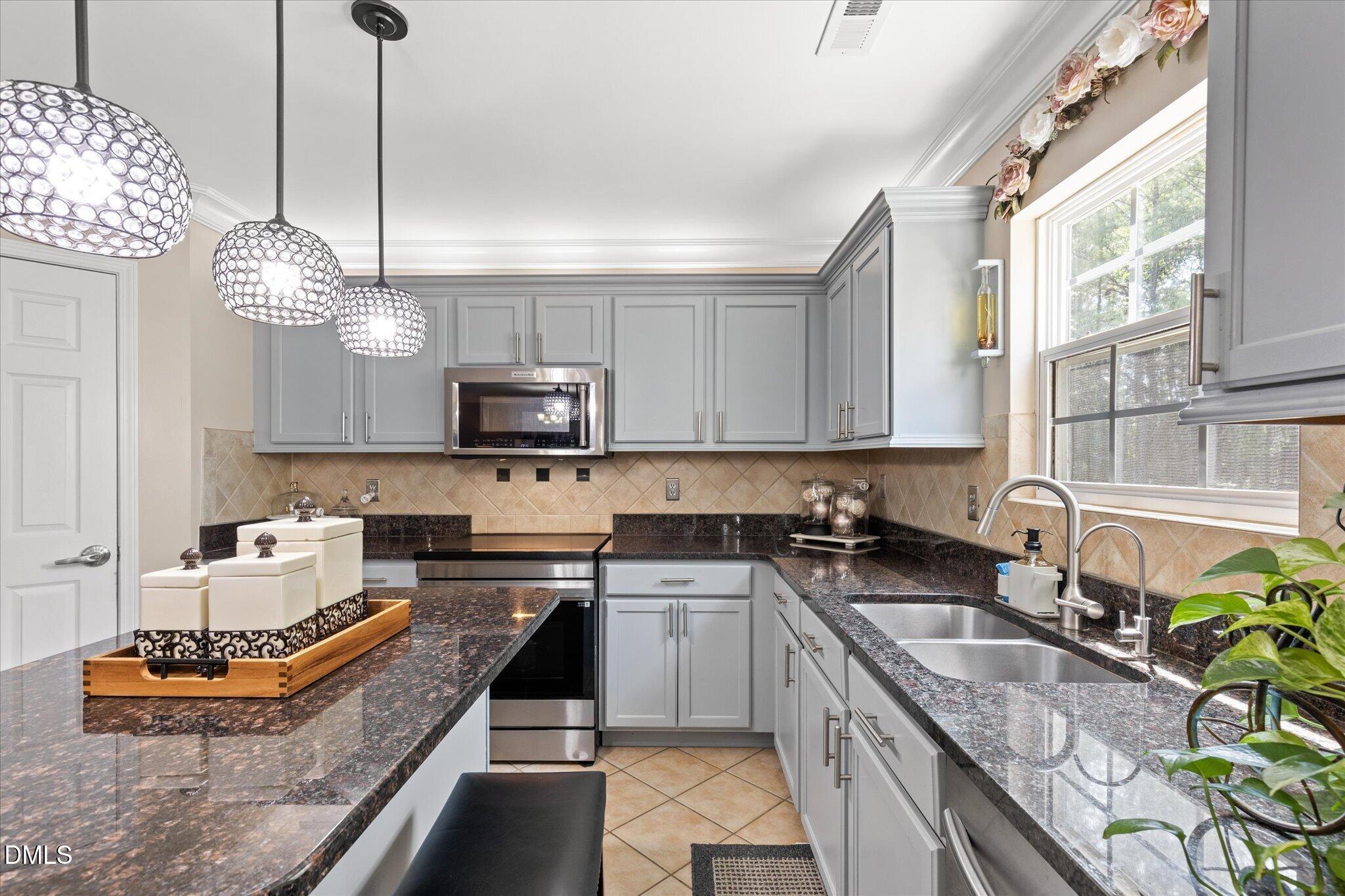 5304 Seaspray Lane Raleigh, NC 27610 - Photo 17 of 45 KITCHEN