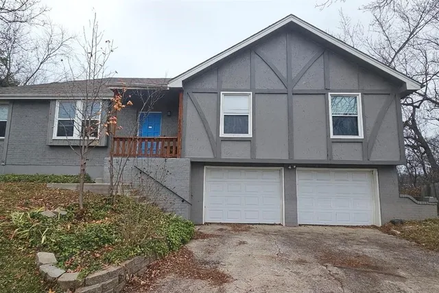 $299,000 | 1005 Southwest 23rd Street, Blue Springs, MO 64015